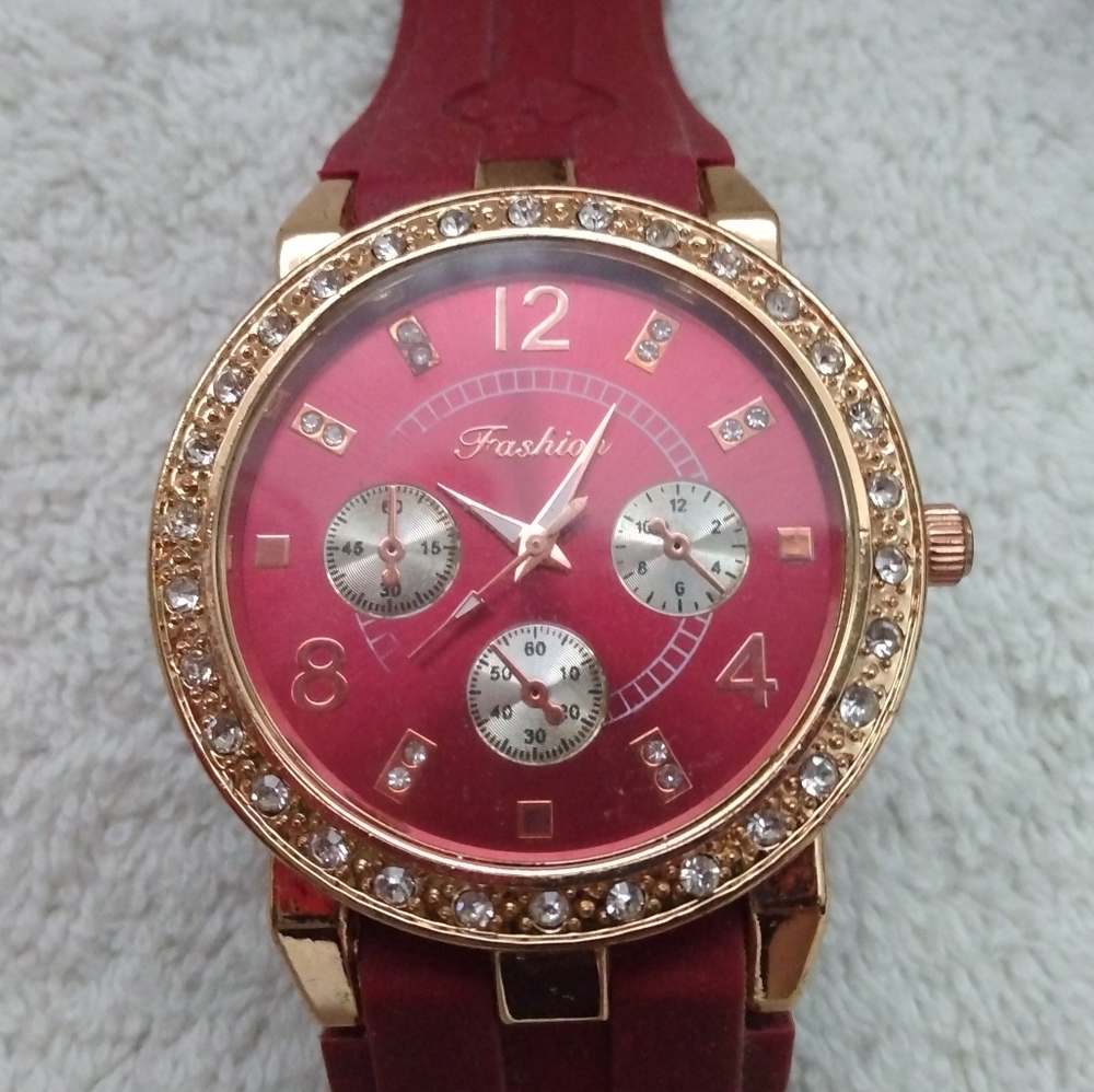 3/$10 🌟 Red, Ladies Fashion Watch - Picture 8 of 10